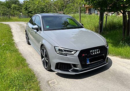 Audi RS3 Limousine S tronic Vollausstattung