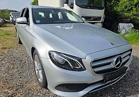 Mercedes-Benz E 220 E 220 d