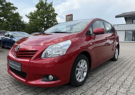 Toyota Verso Edition Panoramadach + Anhängerkupplung