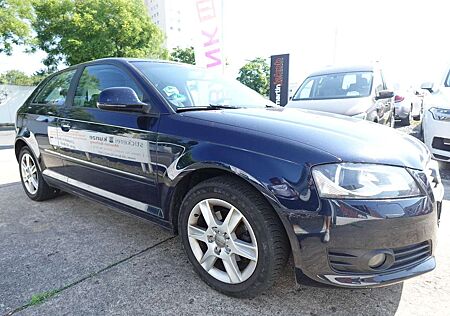 Audi A3 1.6 Attraction+TEMPOMAT+SITZHEIZUNG+BC+