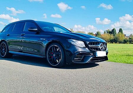 Mercedes-Benz E 63 AMG E-Klasse T-Modell S 4Matic+ T 9G-TRONIC