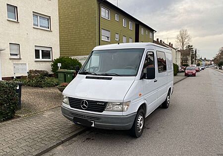 Mercedes-Benz Sprinter 210D