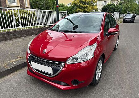 Peugeot 208 Active erst 41 TKM Panoramadach Navi Klima Tüv