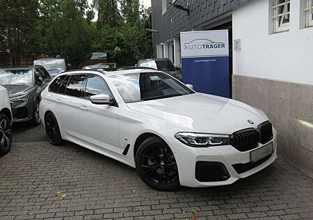 BMW 520 i M Sport // Panorama/Leder/Induktion/4-Zonen