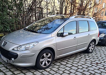 Peugeot 307 SW mit Panoramadach