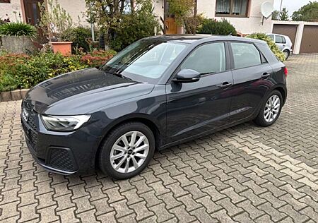 Audi A1 30 TFSI ,LED,PDC vo und hi.8fach