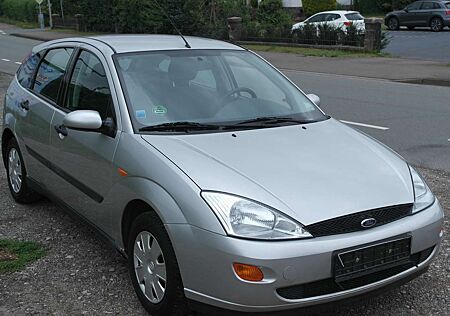 Ford Focus 1,6 Tüv 07/2027 weniger gelaufen 64000 KM 1 Hand