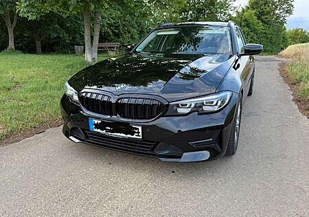 BMW 330e 330 Touring Aut. Advantage