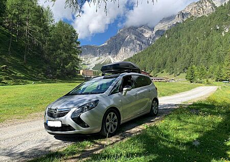 Opel Zafira Tourer mit integrierten Fahrradträger