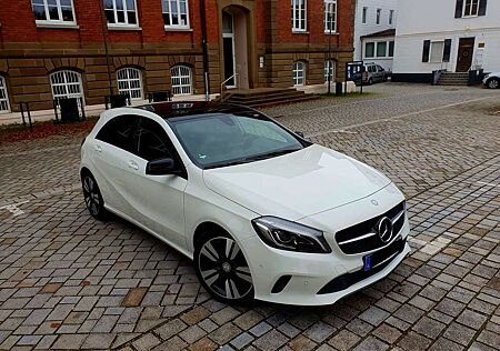 Mercedes-Benz A 180 A-Klasse 7G-DCT SCORE!