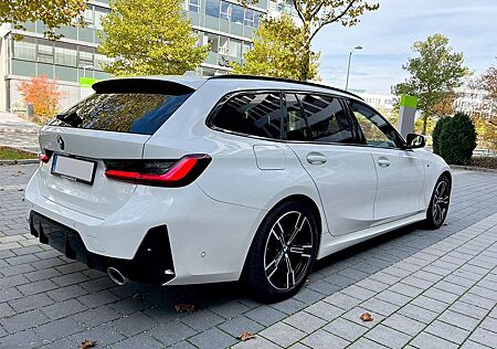 BMW 320iA 320 Touring M SPORT Vollausst. AHK HUD Garantie