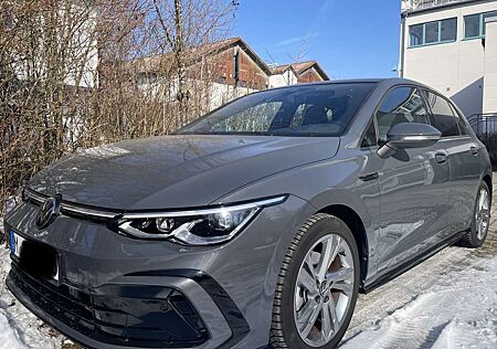 VW Golf Volkswagen R-Line eTSI Automatik Standheizung Panorama Dach