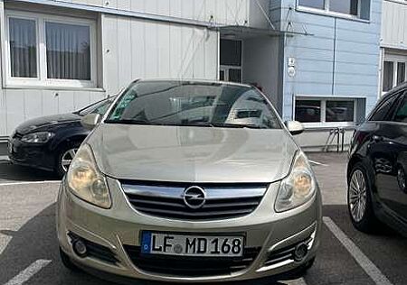 Opel Corsa 1.2 benzin TÜV bis november 2026