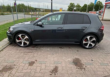 VW Golf GTI Volkswagen BlueMotion Technology DSG