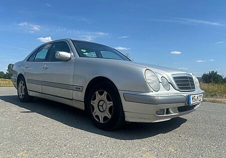 Mercedes-Benz E 200 E-Klasse Kompressor Classic