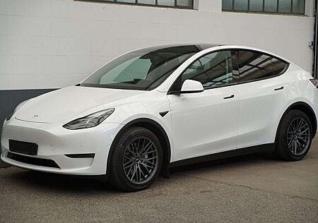 Tesla Model Y Long Range AWD *Matrix-LED*