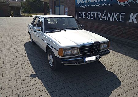 Mercedes-Benz 240 +D