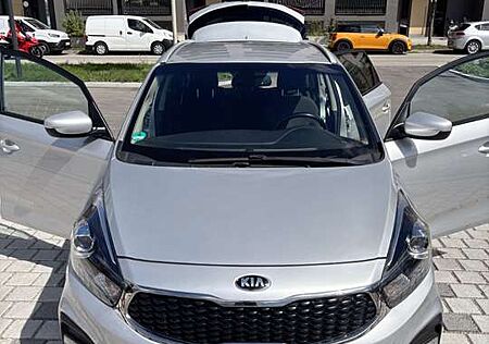 Kia Carens 1.6 GDI Dream-Team Edition