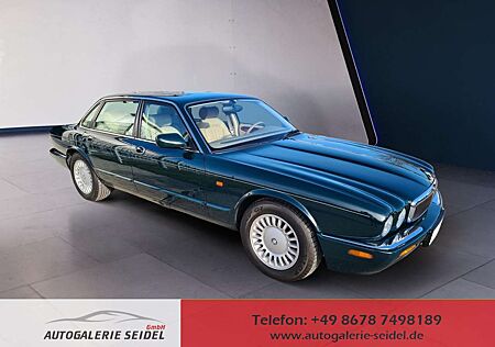 Jaguar XJ8 3,2 Executive 1 Hand 174 kW (237 PS), Automatik