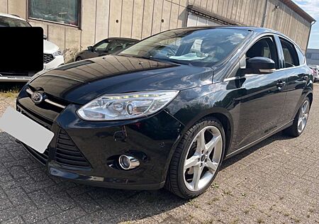 Ford Focus Titanium Keyless Go*Navi*AHK*XenonLed Tagahrlicht