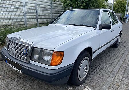 Mercedes-Benz E 230 E-Klasse
