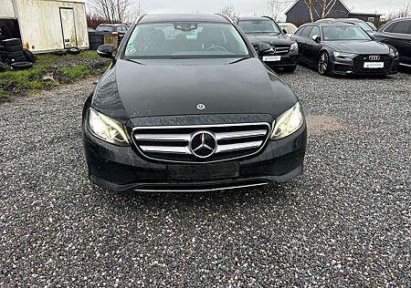 Mercedes-Benz E 220 d T/Navi+LED
