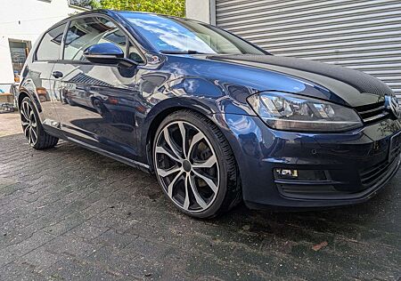 VW Golf Volkswagen 1.4 TSI BlueMotion, Sportfahrwerk, 19' Felgen