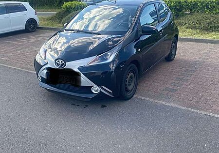 Toyota Aygo x-play touch