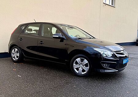 Hyundai i30 FIFA WM Edition KLIMA SHZ STEUERKETTE NEU