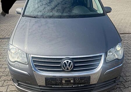 VW Touran Volkswagen Highline