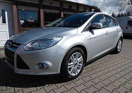 Ford Focus Lim. 1.6 V Ti-VCT Titanium Automatik/HUneu