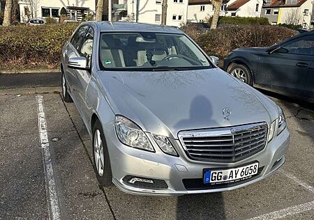 Mercedes-Benz E 220 CDI DPF BlueEFFICIENCY Automatik Elegance