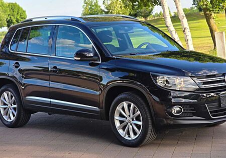VW Tiguan Volkswagen LOUNGE SPORT 4M 2.0l TDI 150PS EU6 AHK KAM GRA 1HD