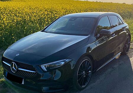 Mercedes-Benz A 250 7G-DCT AMG Line *all black*