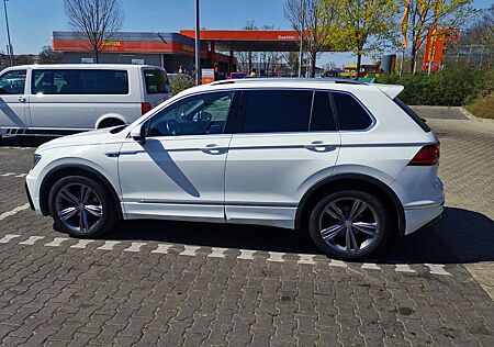 VW Tiguan Volkswagen 2.0 TDI - R-Line