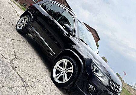 VW Tiguan Volkswagen 2.0 TDI R-Line 4Motion Pano AHK 19‘‘ KameraPDC