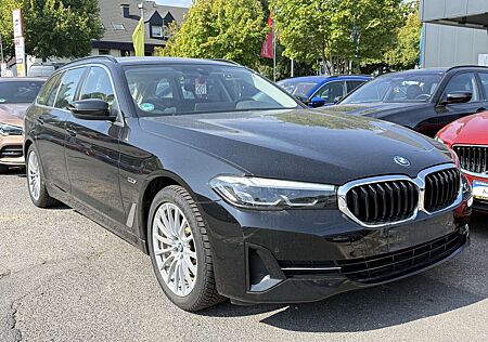 BMW 530 PlugIn*xDrive*Dig Cockpit*R.cam*SHZ*Navi*LED