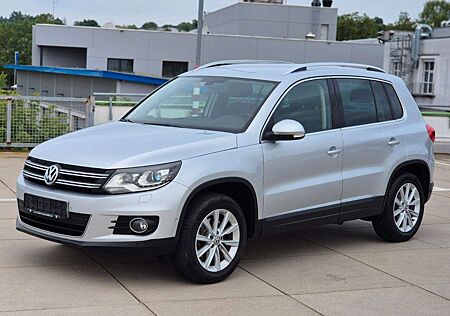 VW Tiguan Volkswagen Sport & Style Bi-Xenon Navi SHZ PDC GRA