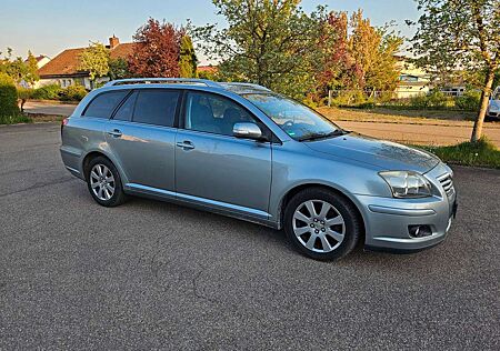 Toyota Avensis Kombi 1.8 Travel 1 Hand Navi Klima Servo