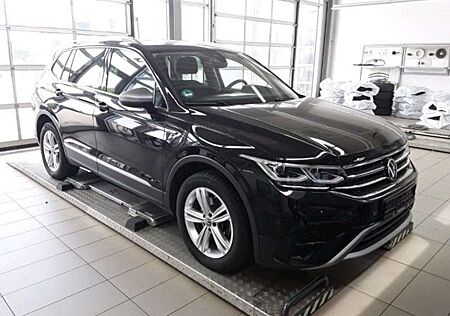 VW Tiguan Allspace Volkswagen Elegance