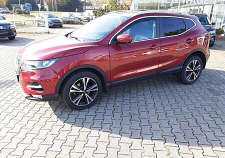 Nissan Qashqai 1.3 DIG-T, N-Connecta -Connec Allwetterräder Sitz