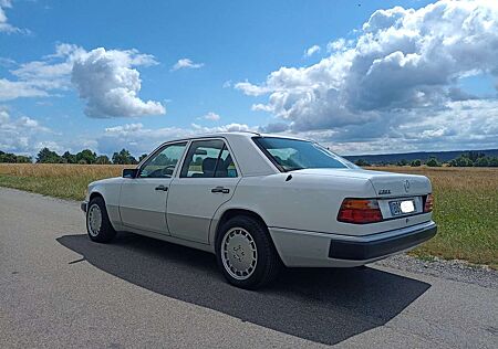 Mercedes-Benz E 230