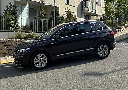 VW Tiguan gebraucht kaufen VW Tiguan Volkswagen 1.5 TSI OPF DSG Elegance Navi IQ Light Cam