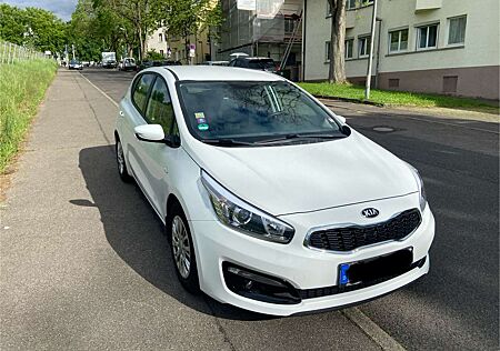 Kia Cee'd Ceed / 1.4 CVVT Attract