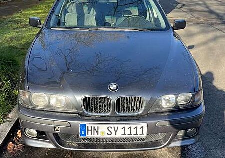 BMW 523i 523