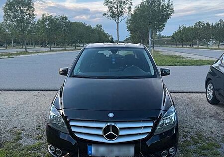 Mercedes-Benz B 200 CDI (BlueEFFICIENCY) 7G-DCT