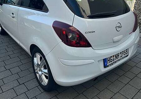 Opel Corsa 1.2 16V Color Edition