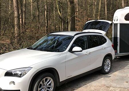 BMW X1 xDrive18d xLine Allrad AHK wenig KM Top gepflegt