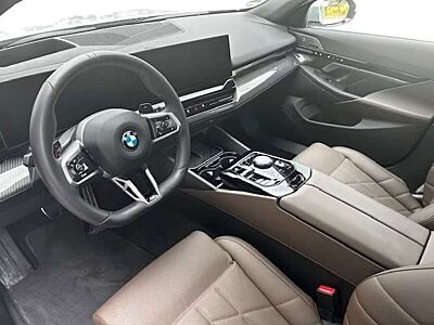 BMW 520 5er Touring Diesel 520d xDrive Touring Aut. + PANO + AHK + Bowers&Wilkins