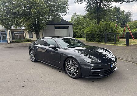 Porsche Panamera 4